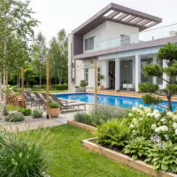 Airbnb style: the same backyard, welcoming and photo-ready spaces