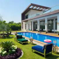 Hollywood Glam style: the same backyard, star quality with crystal chandeliers
