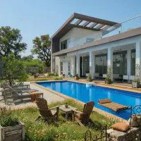 Rustic style: the same backyard, cozy warmth with natural stone
